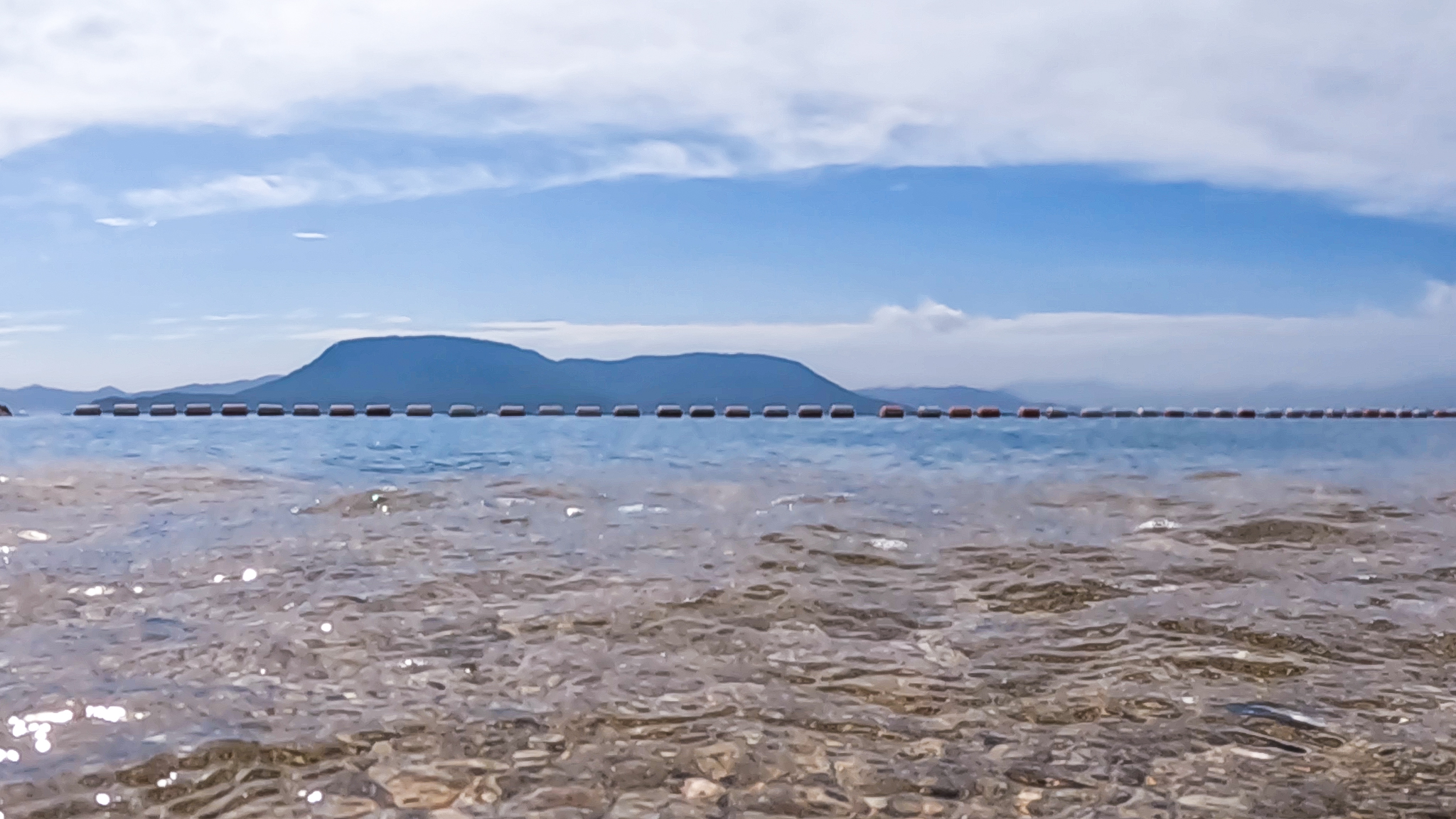 女木島海水浴場の水面