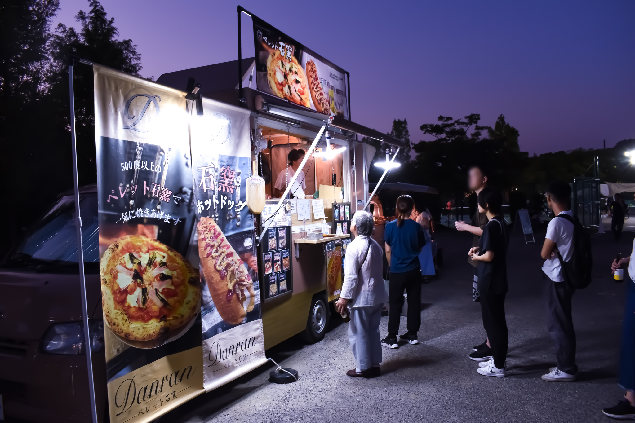 牟礼町石あかりイベントのホットドッグ店